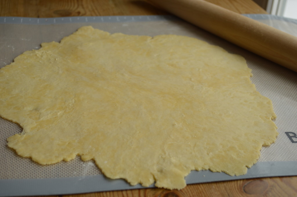 how to roll pie crust