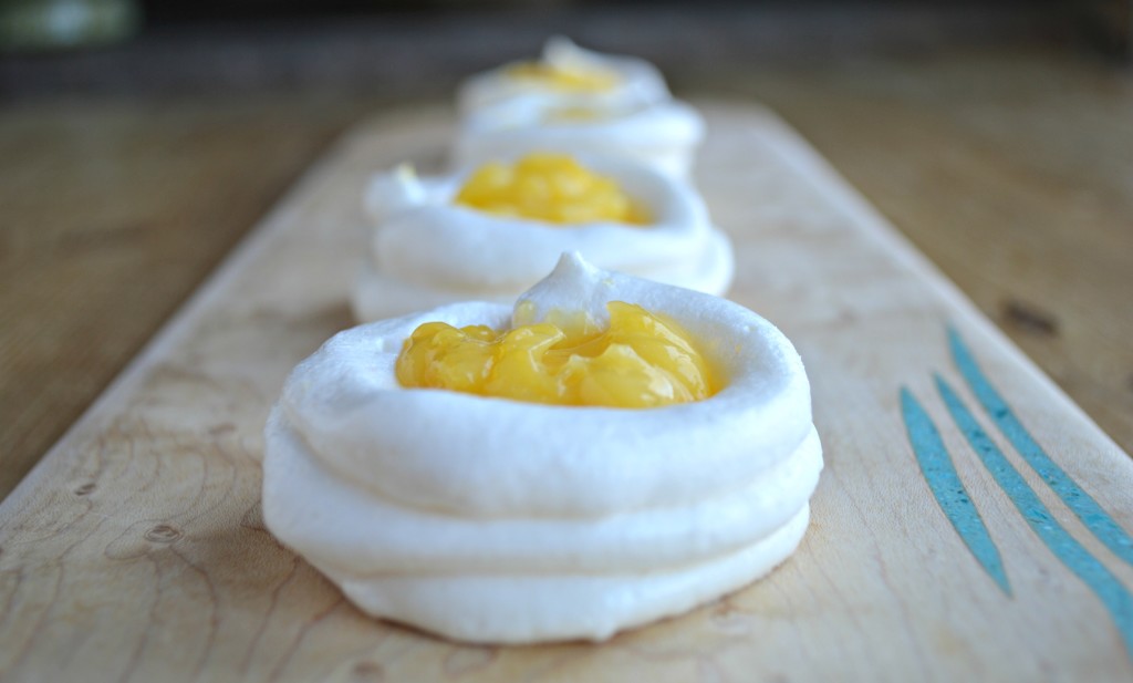 meringues with lemon curd
