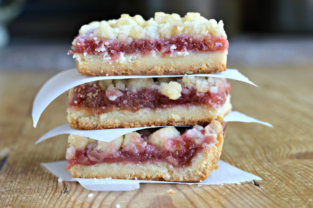 rhubarb jam bars with crumb topping
