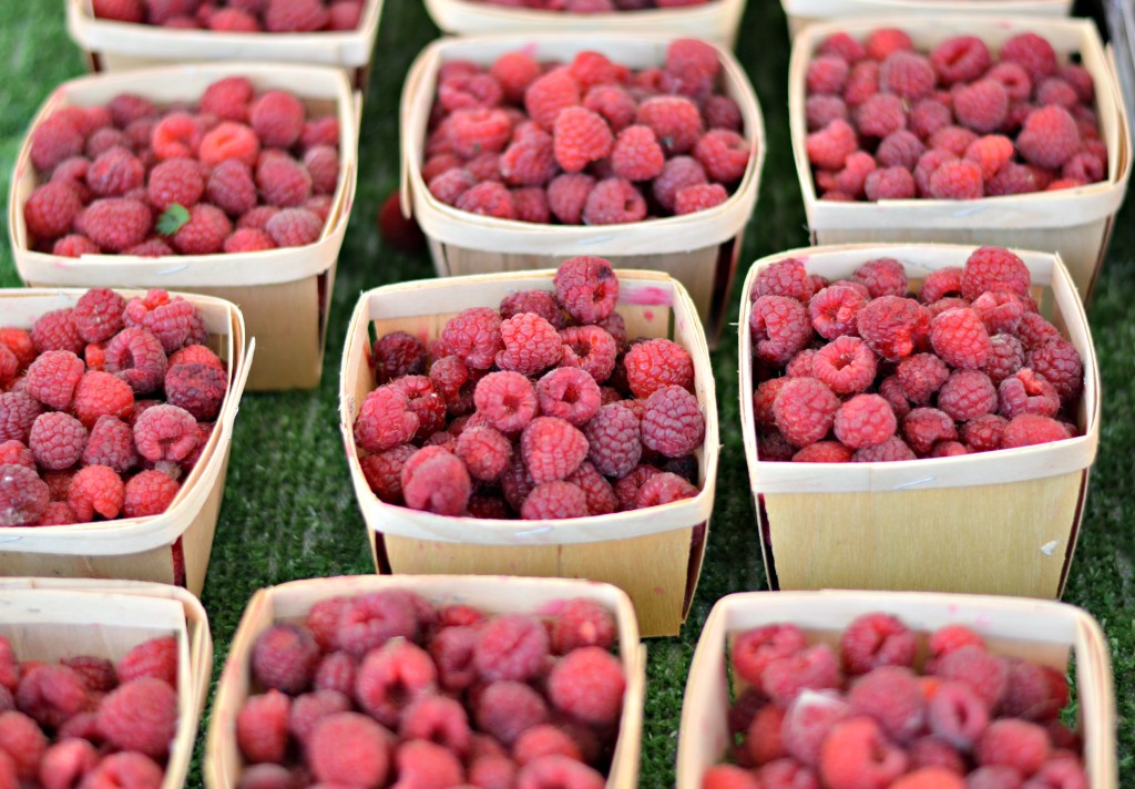 farmers market raspberries