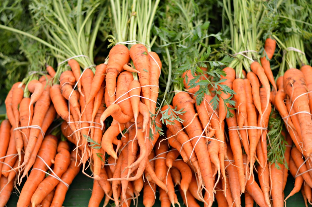 farmers markets carrots