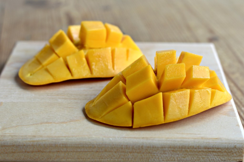 cut mangos