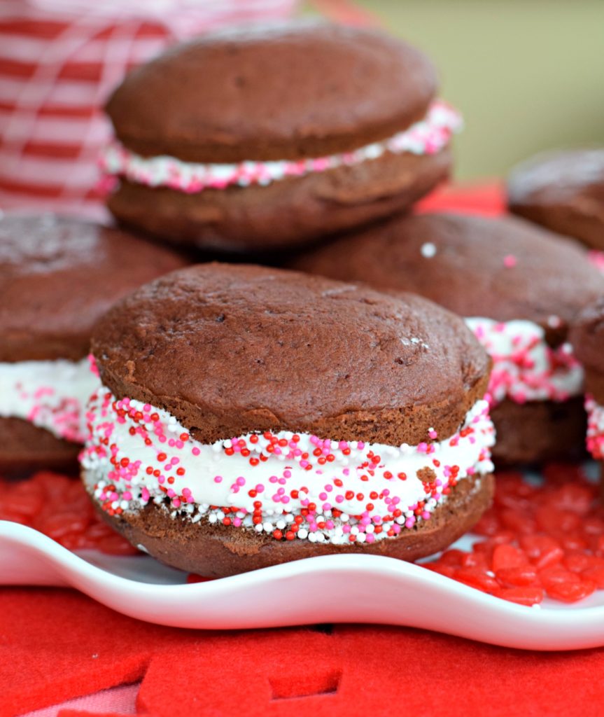 red velvet whoopie pies