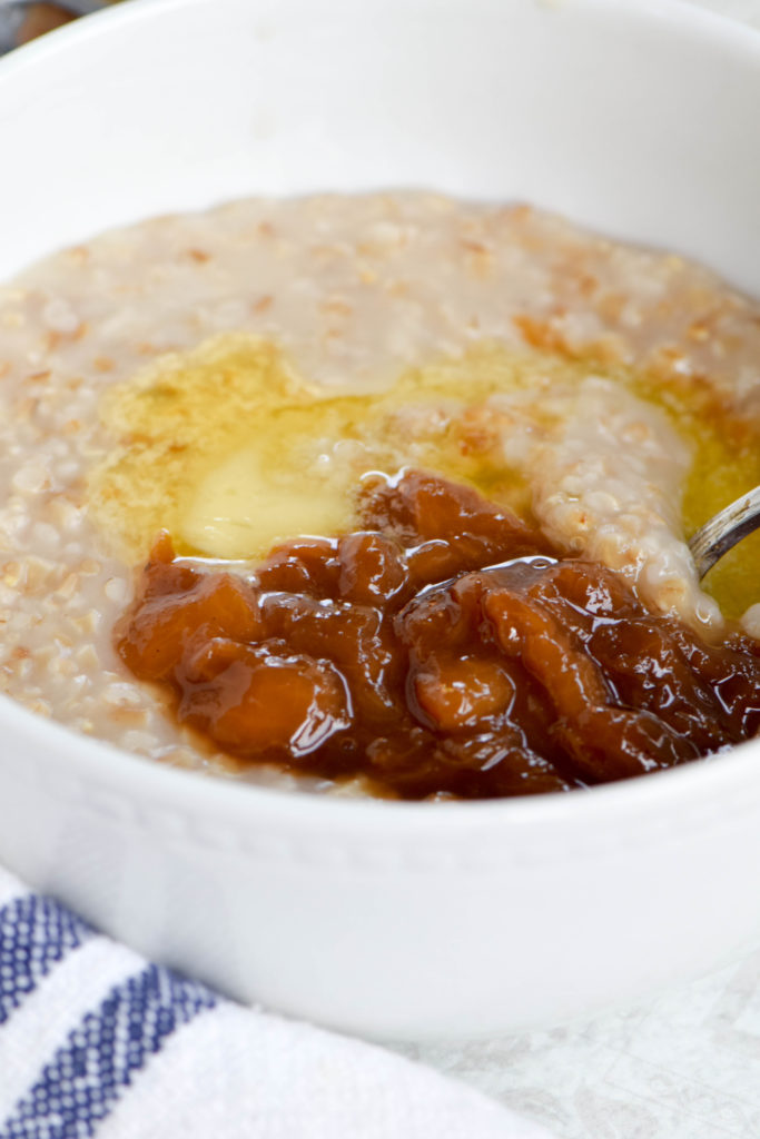 oatmeal with peach jam