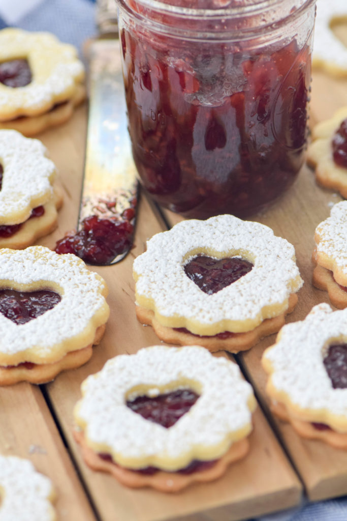 linzer cookies raspberry jam