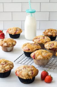 strawberry streusel muffin