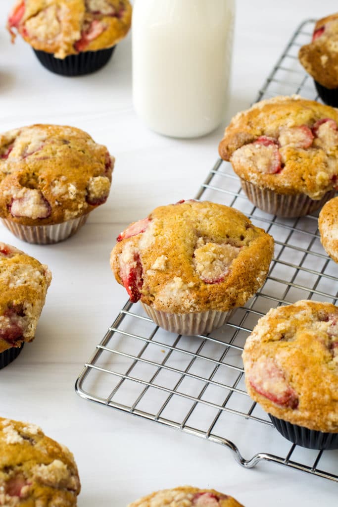 strawberry muffin crumb topping